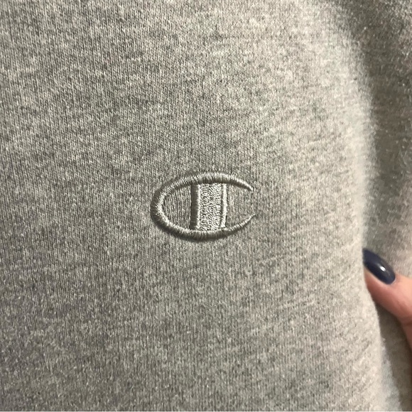 Champion Grey Sweatshirt Crewneck Size Medium Men’s - Picture 4 of 5